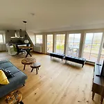 Beach House-traumwohnung In Bestlage Mit Herrlichem Meerblick