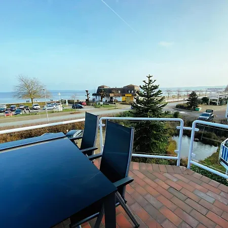 Beach House-traumwohnung In Bestlage Mit Herrlichem Meerblick
