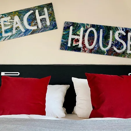Beach House-traumwohnung In Bestlage Mit Herrlichem Meerblick アパート ハリスレー