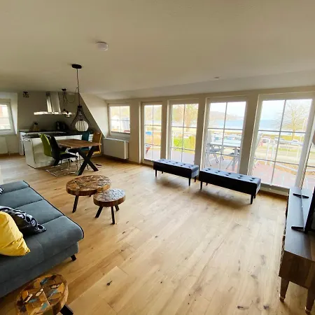 Beach House-traumwohnung In Bestlage Mit Herrlichem Meerblick